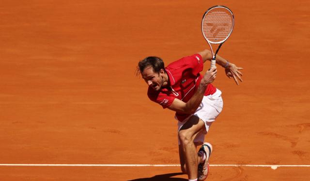 开云下载-梅德维德夫结束“三大赛”8连败 “红土天残”开窍了？