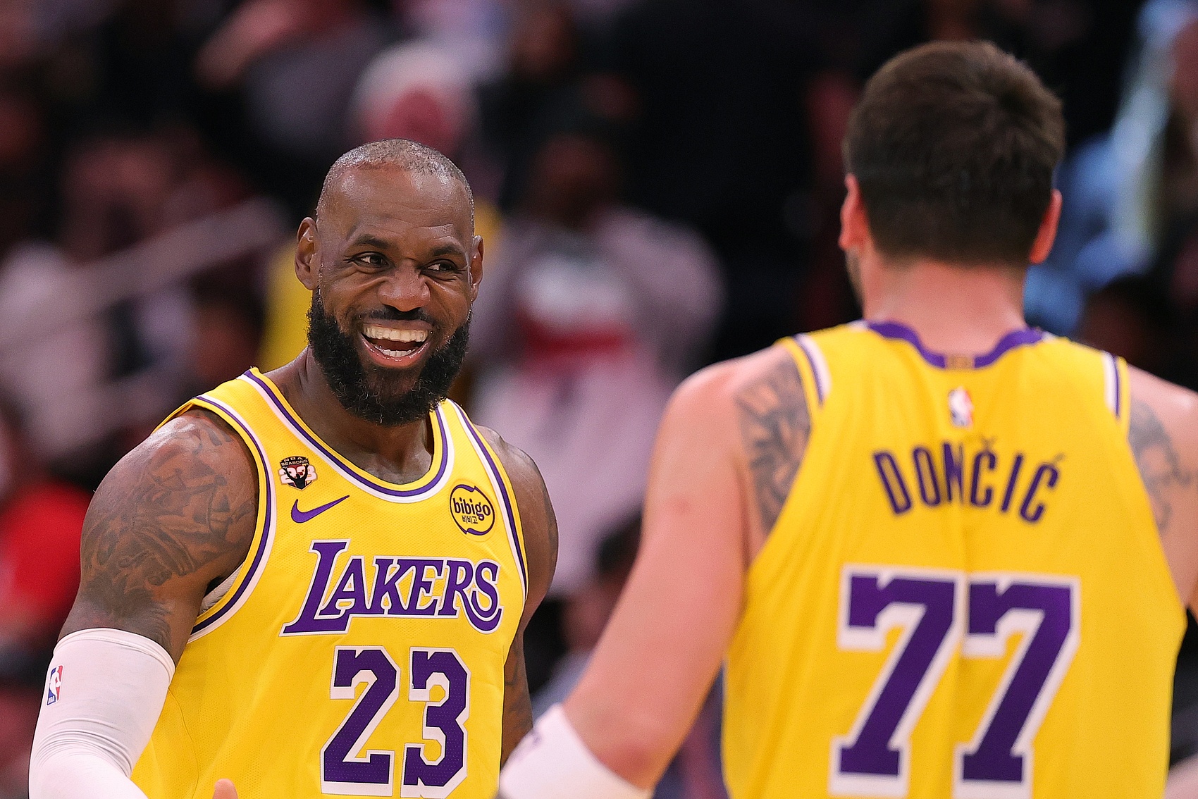 开云下载-41岁14中13！球权使用率生涯新低&amp;防守拉满 老詹复出后湖人真滴强